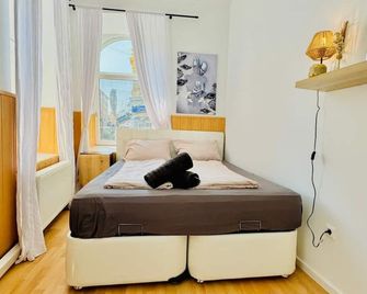 10 Br Apartment for Groups, 8-Min to Rat - Wien - Makuuhuone