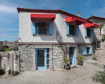 Tetka Konukevi - Sarimşakli - Building