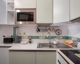 Francy's Apartment - Salerno - Kitchen