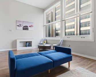 Luxury Downtown Cityview Suite Skywalk Access and Free Garage Parking - Indianapolis