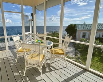 Private Oceanfront Home on the Bay of Great Guana Cay - Spectacular Views! - Great Guana Cay - Balcón