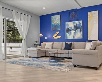 Luxury Ranch Master King Bed with heated Salted Pool - Orlando - Sala de estar