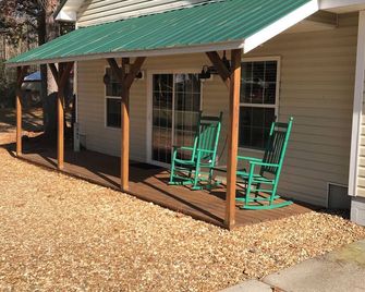 Home on the Coosa Private with Great Sunsets - Gadsden - Patio