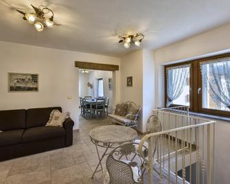 Albergo Diffuso Sutrio Zoncolan - Sutrio - Sala de estar