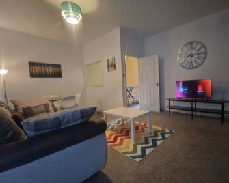 Apartment - Sleeps 4 - Parking - Wifi - Ashington - Living room