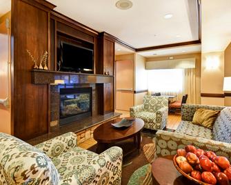 Hampton Inn & Suites Folsom - Folsom - Huiskamer
