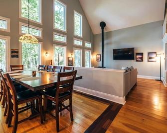 Waterfront, Luxury, Spacious home in Freeport! - Freeport - Dining room