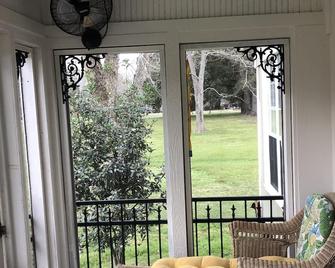 Country Farm House - Oberlin - Balcón