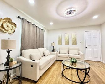 Historic Barn View Modern Country Newton House - Newton