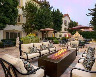 Ayres Suites Ontario at the Mills Mall - Rancho Cucamonga - Ontario - Innenhof