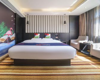 Gulong Hotel (Hanzhong High-speed Railway Station Wanbang) - Hanzhong - Спальня