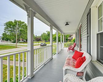 Charming and Historic Buffalo Home with Private Deck! - Lancaster - Balcony