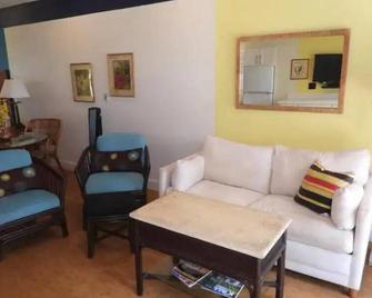 Cozy studio in welcoming Princeville with WiFi - Princeville - Salon