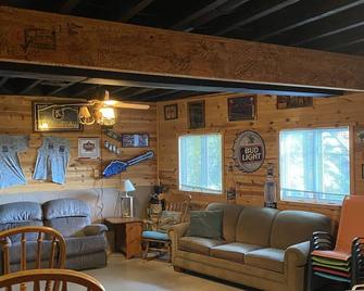 6BR/3BA Home Sleeps 20 --410 nightly /Holiday rates apply - Warsaw - Sala de estar