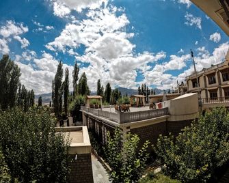 Hotel Cho Palace - Leh - Edificio