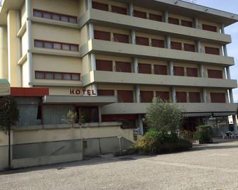 Hotel Europa - Rovigo - Gebouw