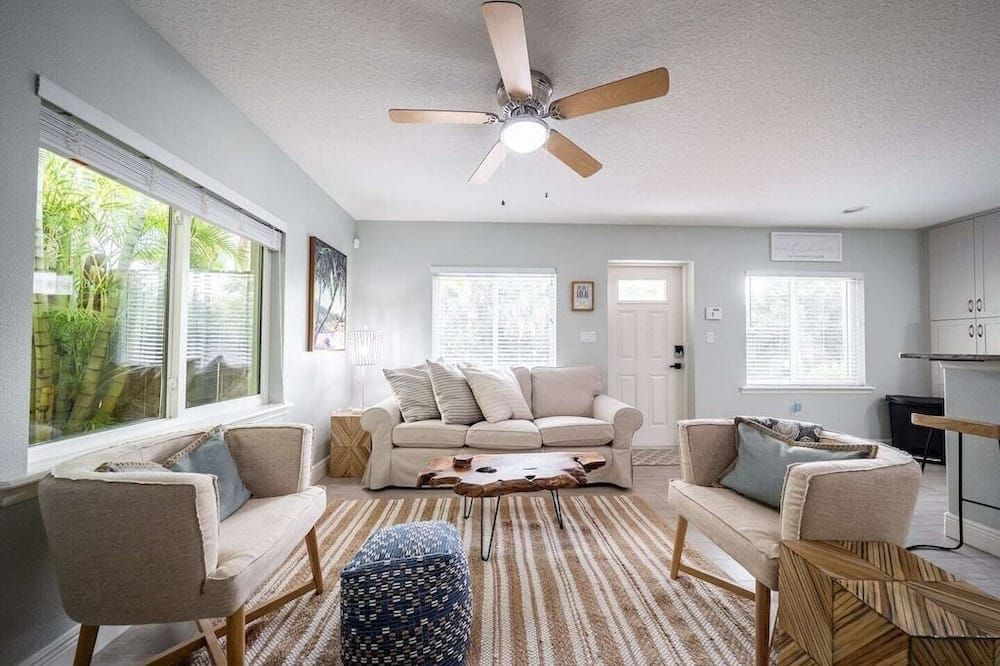 Beach house w/Putting Green/Game Rm/Rooftop Deck - קוקואה ביץ' - סלון