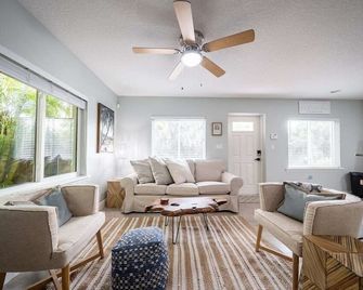 Beach house w/Putting Green/Game Rm/Rooftop Deck - קוקואה ביץ' - סלון