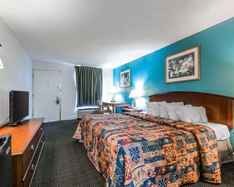 Rodeway Inn - Hopkinsville - Bedroom