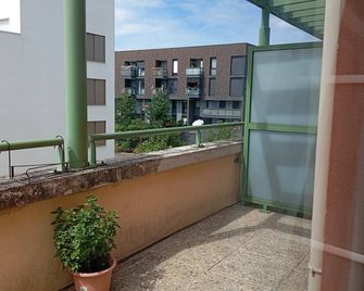 Quiet, elegant studio 18 minutes from Versailles - Comfort guaranteed! - Bois-d’Arcy - Balcon