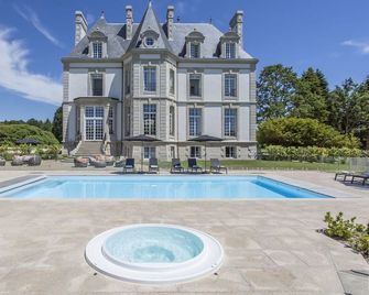 Chateau Les Garennes - Clohars-Fouesnant - Piscine