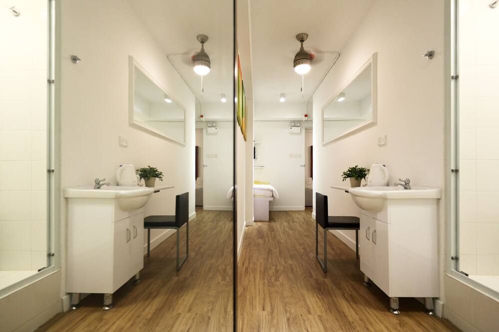 Apple Inn (Causeway Bay) - Hong Kong - Bathroom