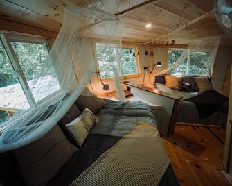 The Looking Glass: A Pair of Mirrored Treehouses - Rogers