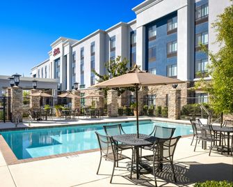 Hampton Inn & Suites Manteca - Manteca - Piscina