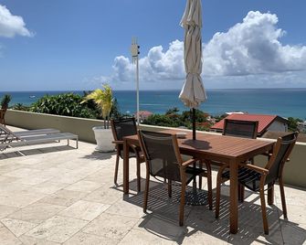 Vista Mare Holiday Home - Halcyon Heights Private Residence - St. John's - Balcony