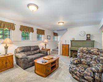 Lake Michigan Dream - Arcadia - Living room