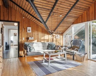 2 Bedroom Beautiful Home In Kalundborg - Kalundborg - Huiskamer