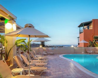 Dia Apartments - Piskopiano - Pool