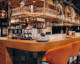 Stay overnight in an atmospheric room with beautiful views. - Appeltern - Bar