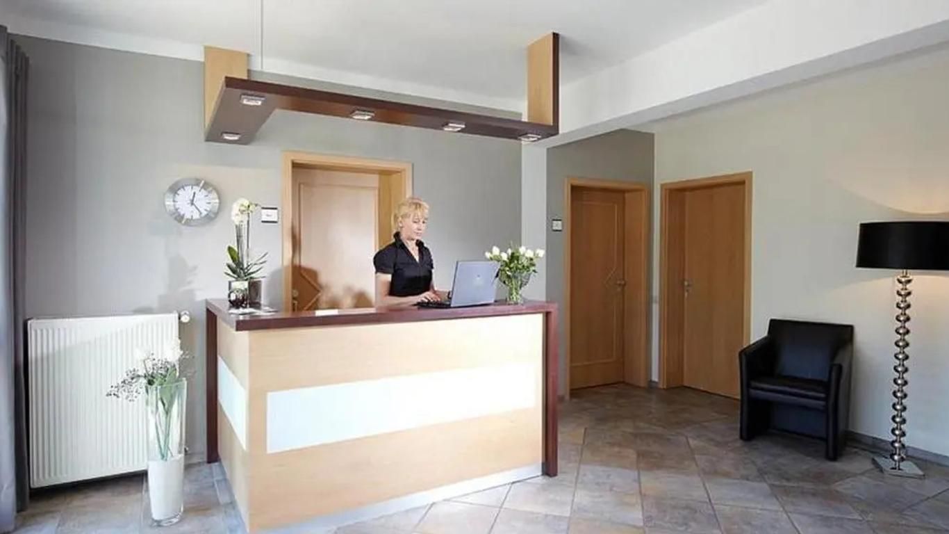 هوتل والدبليك