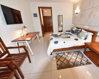 Grand Hôtel City - Akwa - דואלה - חדר שינה