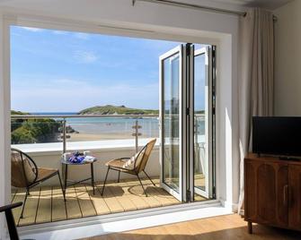 The Beach House & Porth Sands Apartments - Newquay - Balcony