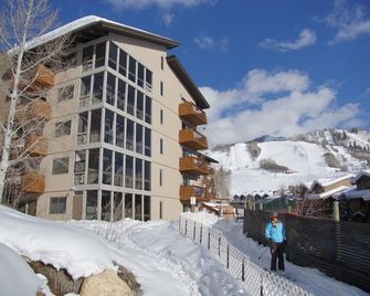 Large Outdoor Hot Tub, Easy Walk To Base Area Activities - Steamboat Springs - Edificio
