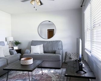 Peaceful Retreat in Abilene, TX: Comfortable Convenience - Abilene - Living room