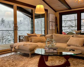 Cozy and modern, the perfect escape for families, couples or a girls' weekend - Haverhill