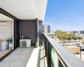 Brand New Box Hill Central Executive w pool+gym - Box Hill - Balcony