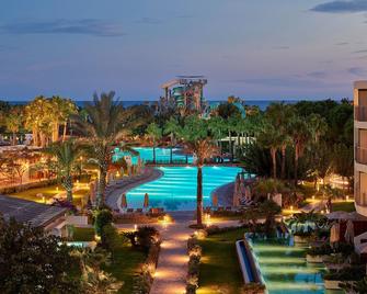 Barut Lara - אנטליה - בריכה