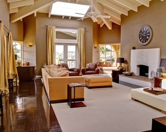 Exquisite Wine Country Villa, Winery And Wine Cave, Villa Montebella - Glen Ellen - Sala de estar