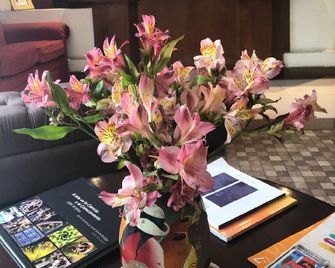 Filatelia Suites & Travel - Quito - Front desk