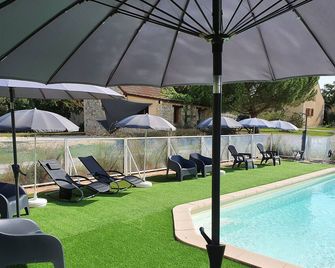 Comfortable 4/5-person gite with shared heated pool Sarlat/Cahors - Salviac - Uima-allas