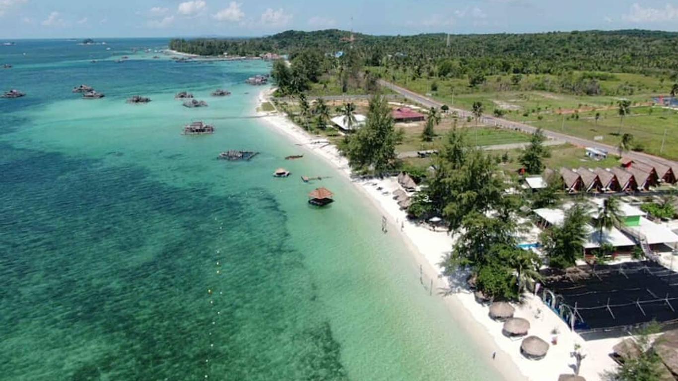 Madu Tiga Beach & Resort