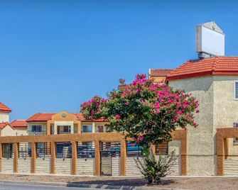 Passport Inn Whittier - Whittier - Gebäude