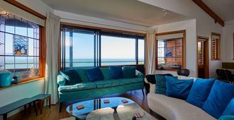 A Room With a View - Kaikoura - Living room