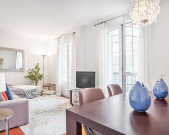 Charming 2-Bedroom Apartment in Retiro Perfect Madrid Location - مدريد - غرفة طعام