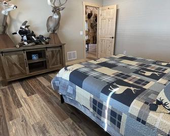 Sportsman's Paradise - Helena - Bedroom