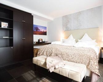 Hotel Künstlerquartier Seezeichen - Ahrenshoop - Schlafzimmer